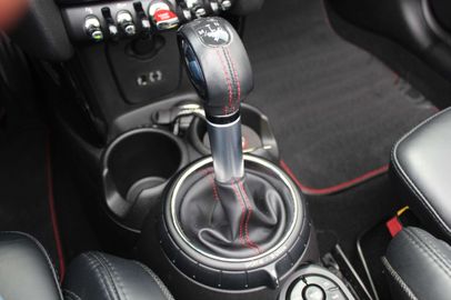 Car image 32