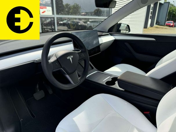 Tesla Model Y Long Range AWD 258 kW image number 21