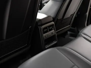 Car image 48