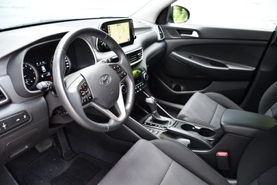 Car image 9