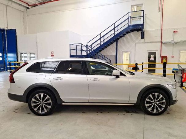 Volvo V90 Cross Country AWD Pro B5 184 kW image number 3