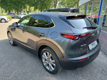 Car image 15