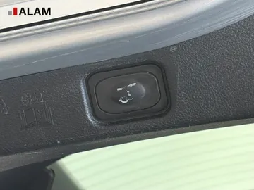 Car image 38