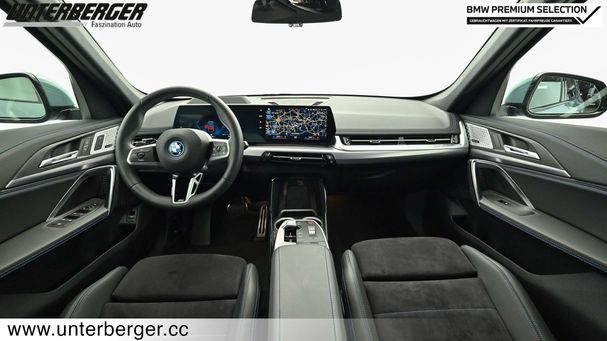 BMW iX1 xDrive30 200 kW image number 7