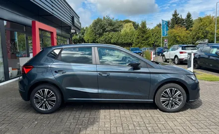 Car image 4