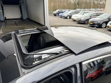 Car image 35