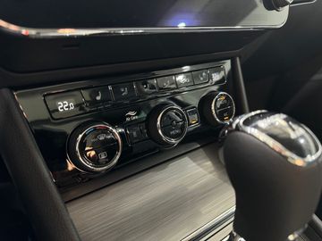 Car image 38