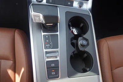 Car image 29