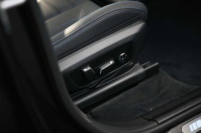 Car image 33