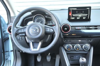 Car image 15