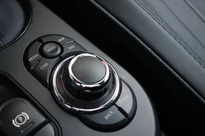 Car image 34