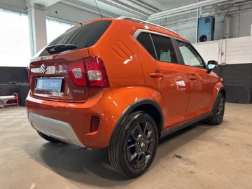 Car image 4