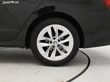 Car image 32