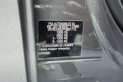 Car image 28