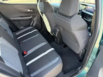 Car image 30
