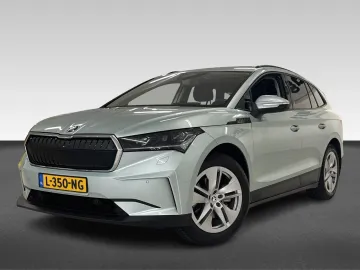 Car image 30
