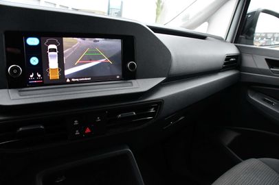 Car image 28