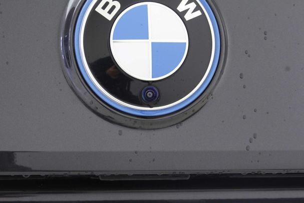 BMW iX xDrive40 240 kW image number 10