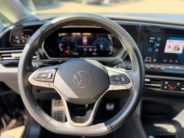 Car image 27