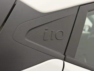 Car image 36
