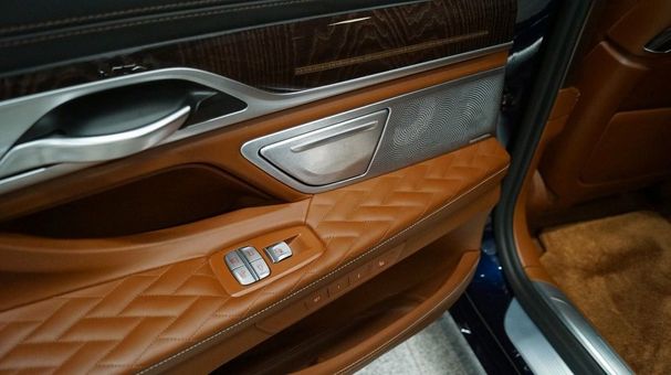 BMW M760Li V12 xDrive 430 kW image number 16