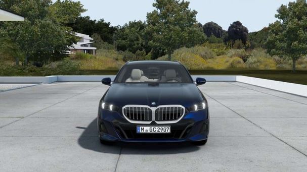 BMW 520d Touring xDrive 145 kW image number 2