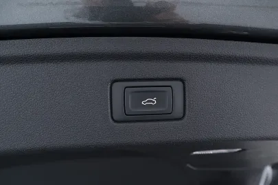 Car image 46