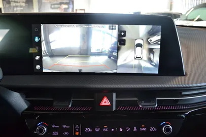 Car image 12