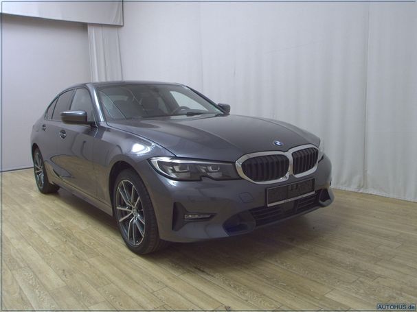 BMW 330i xDrive 190 kW image number 2