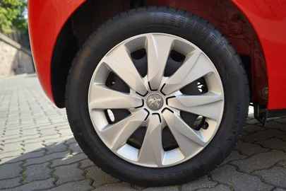 Car image 34