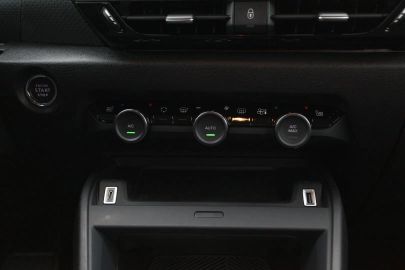 Car image 32