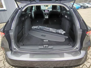 Car image 32