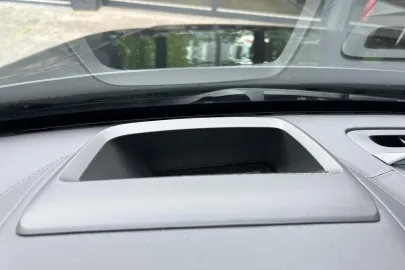Car image 37