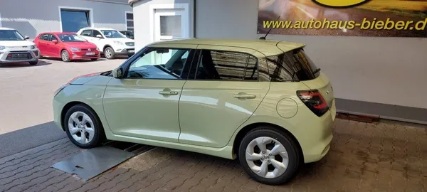 Car image 4