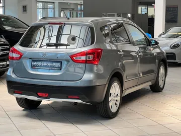 Car image 3