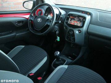 Car image 26