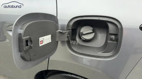 Car image 39