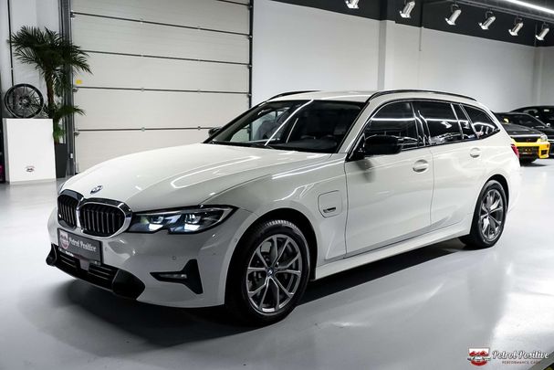 BMW 330e Touring PHEV xDrive Sport Line 185 kW image number 1