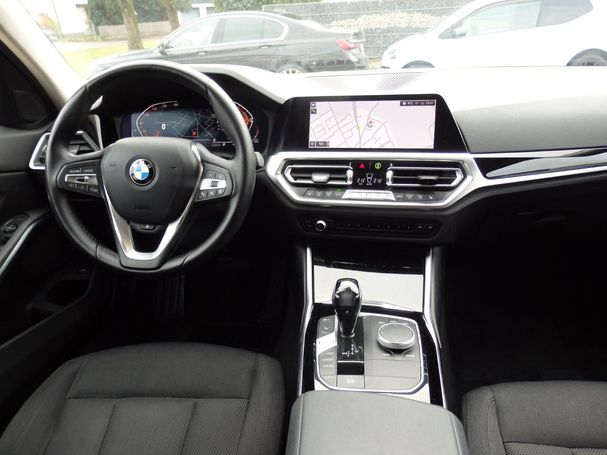 BMW 320i Touring 135 kW image number 8