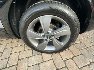 Car image 32