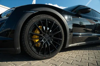 Car image 28