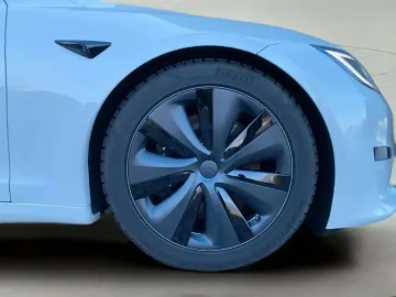 Car image 32