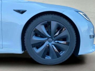 Car image 32