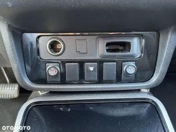 Car image 36