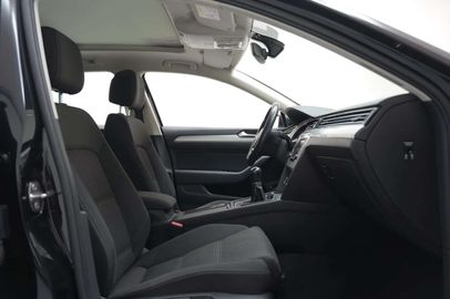 Car image 37