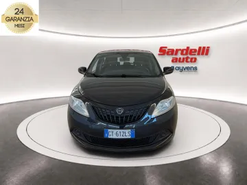 Car image 3