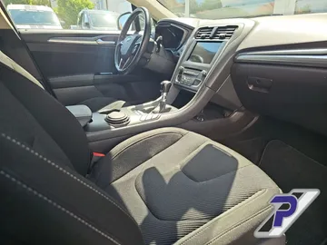 Car image 26