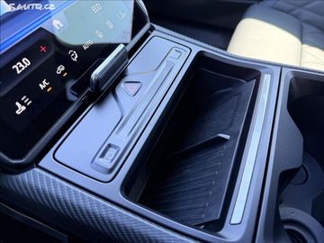 Car image 32