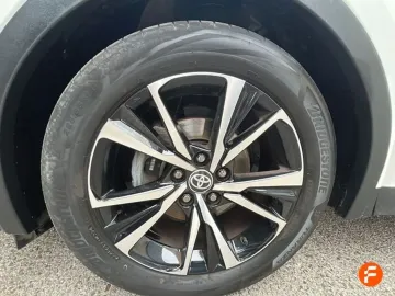 Car image 28