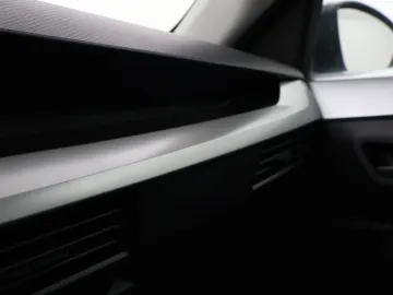 Car image 46